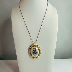 Vintage Avon Gold Tone Locket Necklace with Floral Design